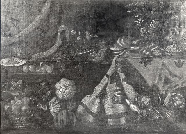 Anonimo — Manieri Carlo - sec. XVII/ XVIII - Natura morta con frutta, ortaggi, dolci, vaso di fiori e tappeto — insieme